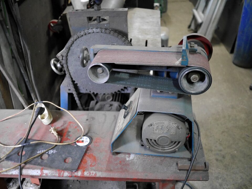 Grinder machine tool