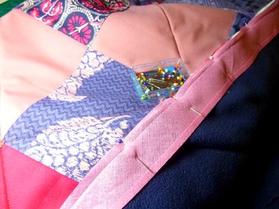 Sewing quilt pins photo