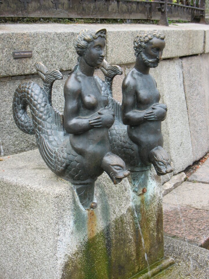 Figures historic center water people