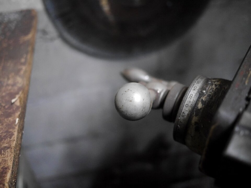 Handle tool machine