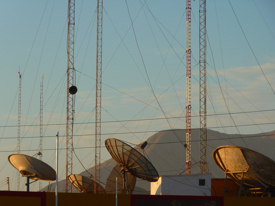 Watch tv antenna mast technology