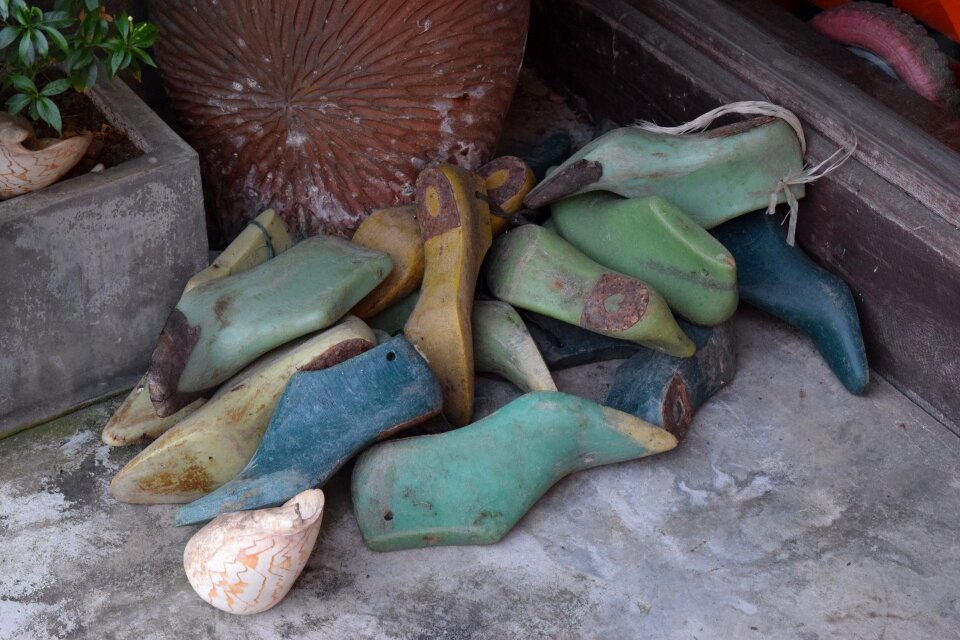 Shoes shoemaker model