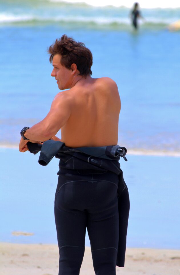 Wetsuit surfer attract