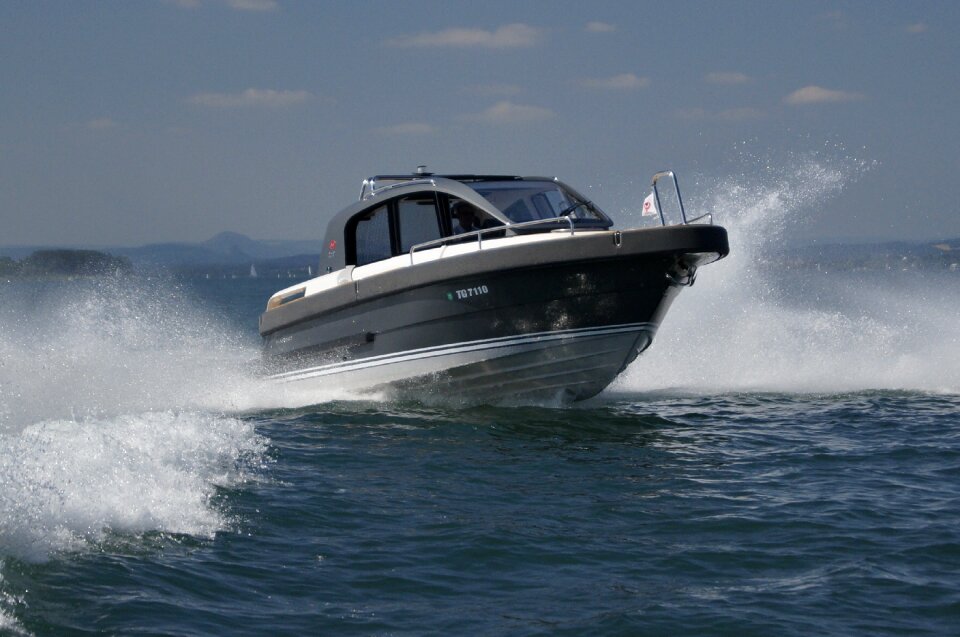 Motor boat marino apb day cruiser