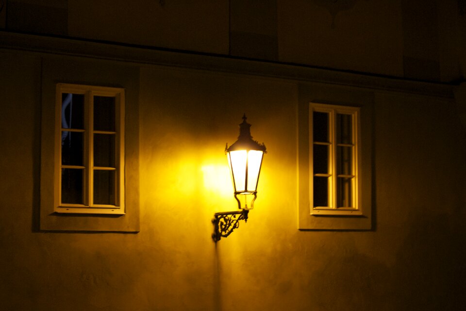 Dark lights lamp