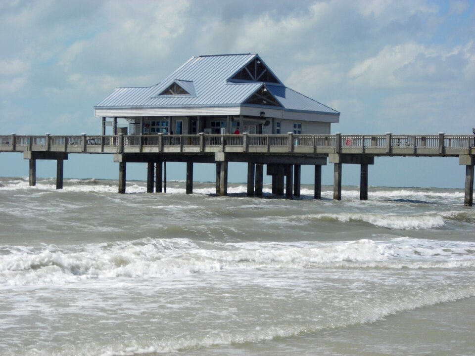 Forward wave beach