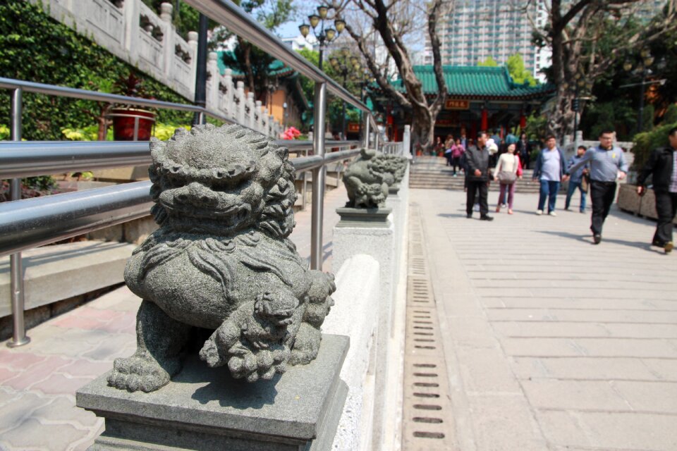 Hong kong measure statue