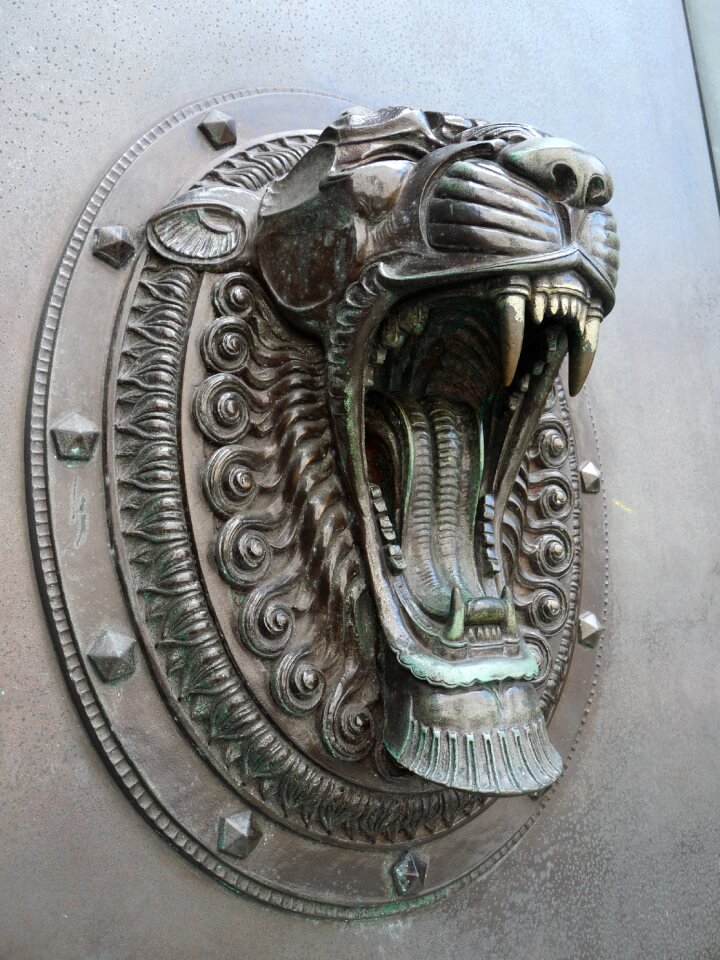 Tiger sculpture metal