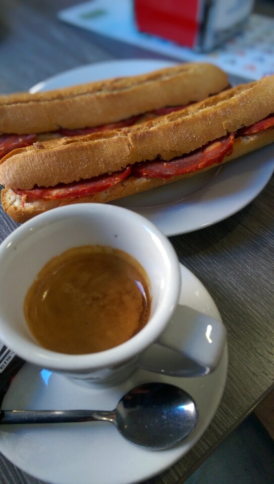 Cafe a sandwich bread