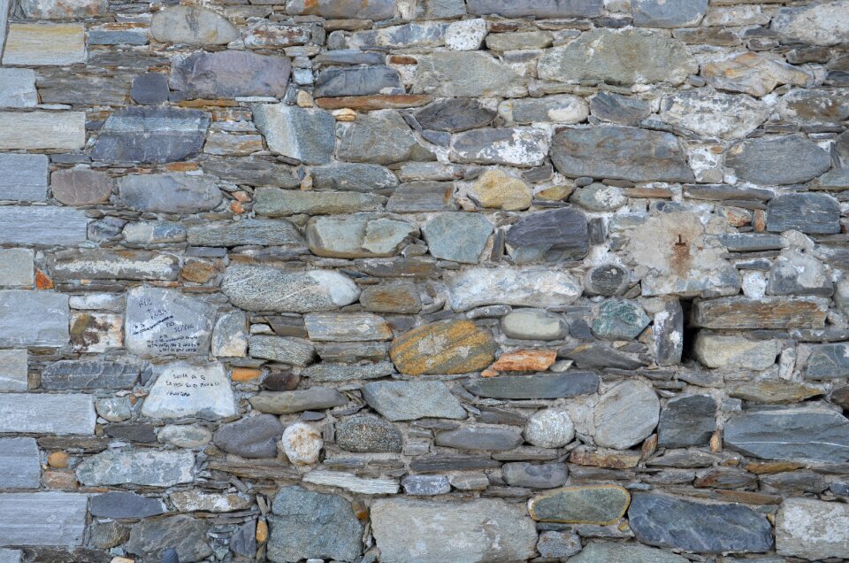 Patch castle wall masonry