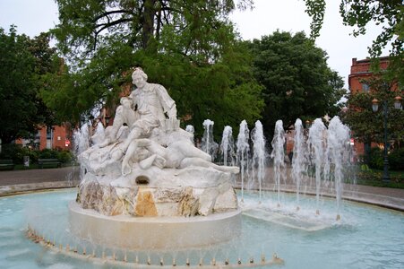 Fountain tourism monument