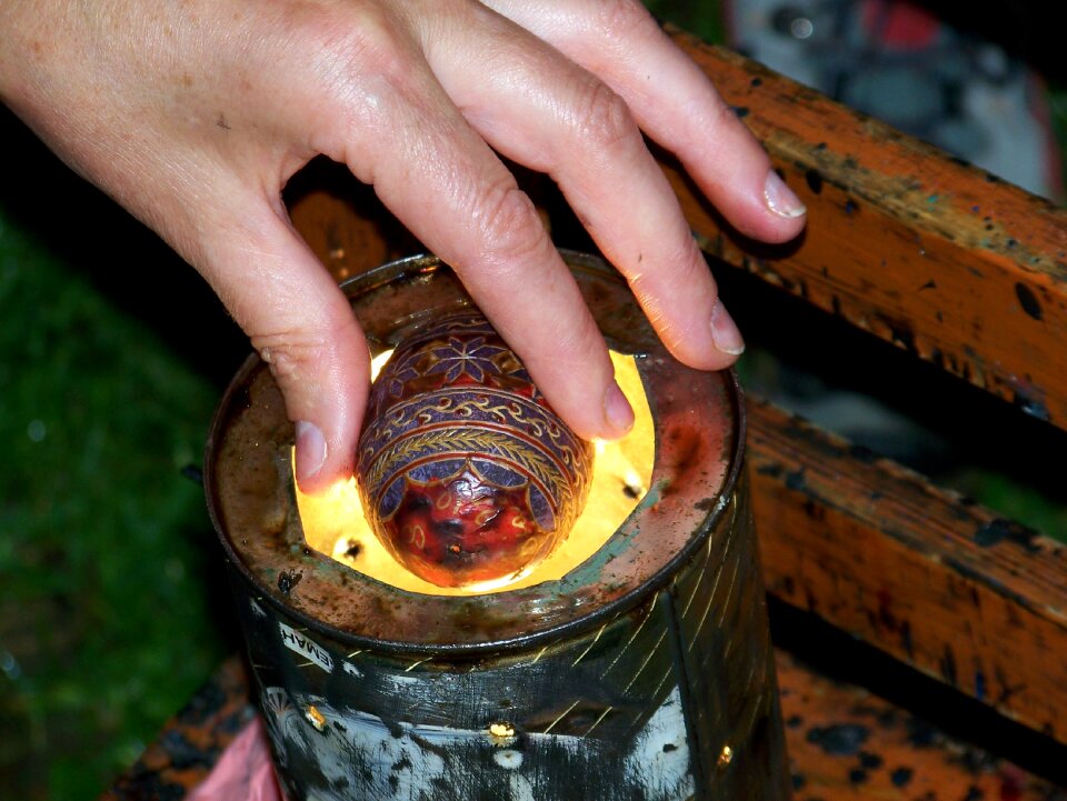 Painted œufs hands artist