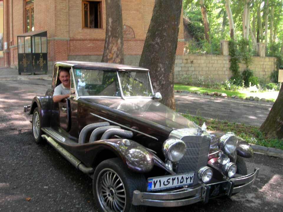 Retro auto vehicle
