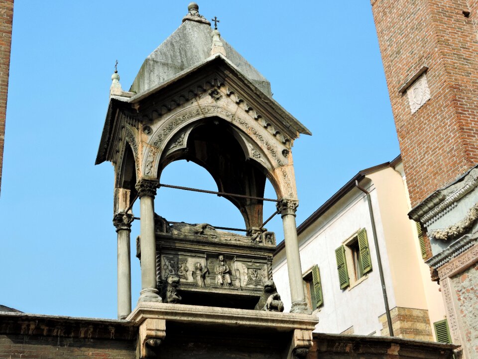 Verona monument ark italy