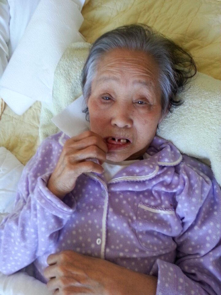 Dong-suk mom lip cut machine