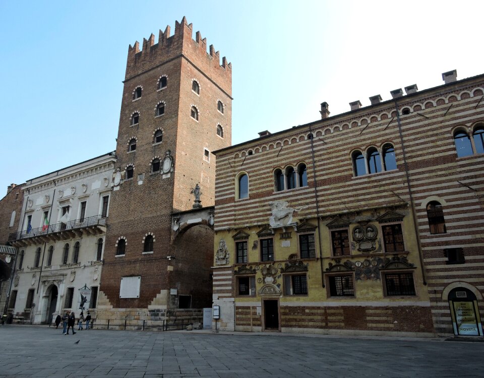 Monument building ancient