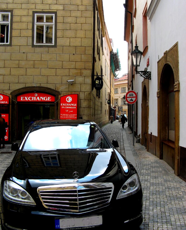 Prague street machine