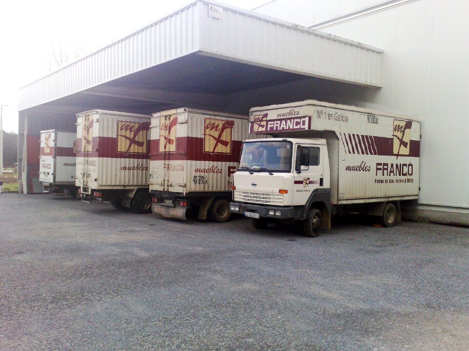 Garage trucks furniture franco