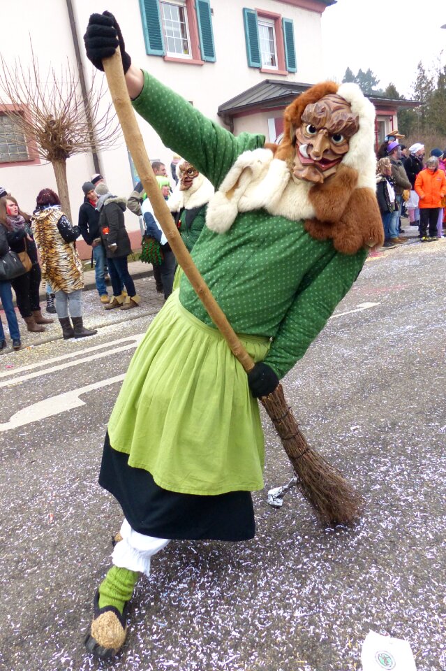 Strassenfasnet the witch straw shoes