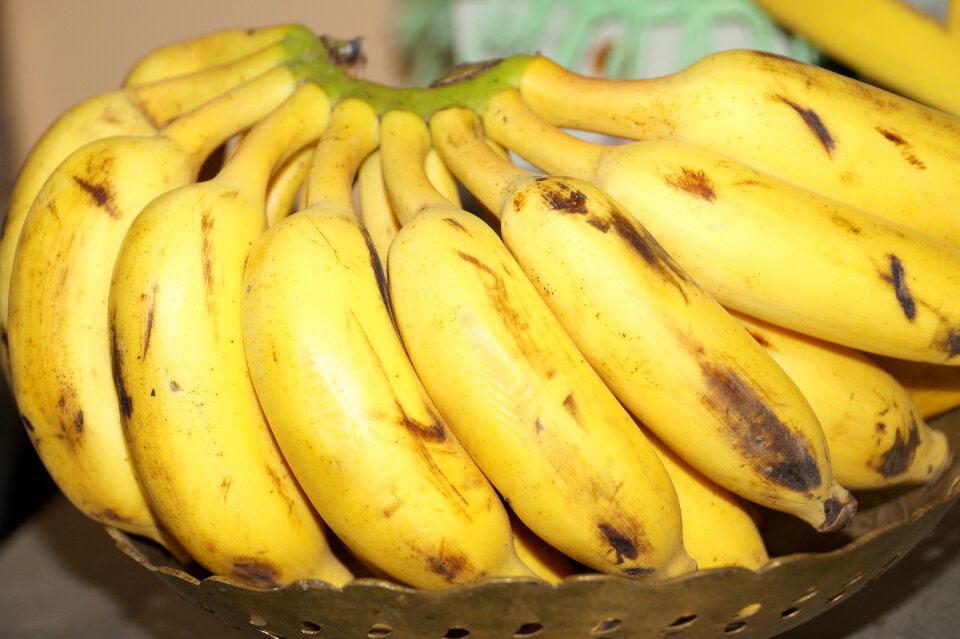 Ready to eat yellow fruits yellow eating