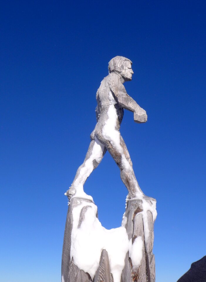 Art wood sculpture zugspitze