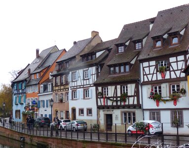 Riverside road train fachwerkhäuser photo