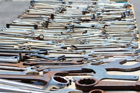 Spanner flea market screw