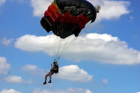 Extreme sports parachutist competition