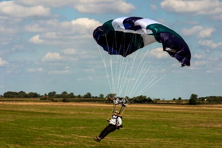 Extreme sports parachutist competition