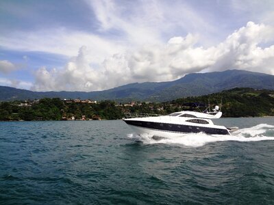 Yacht mar litoral