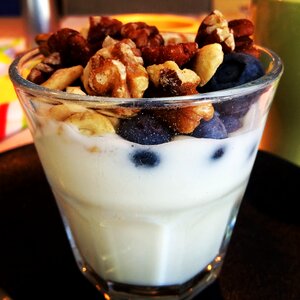 Breakfast berry nuts