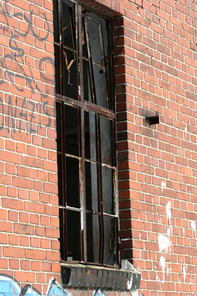 Facade ruin decay
