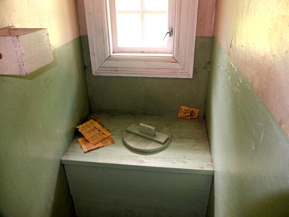 Plumpsklosett wood toilet cabin