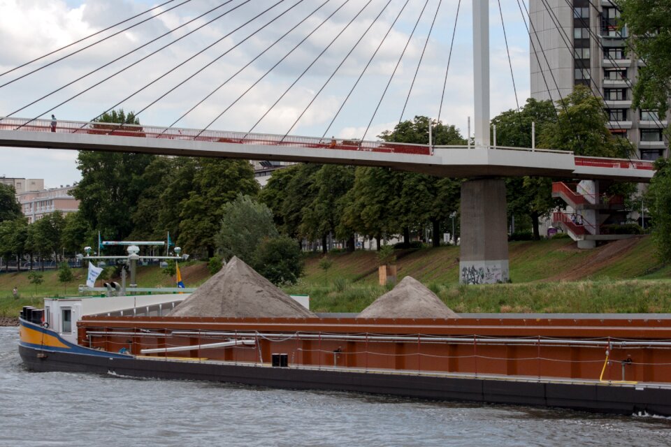 Neckar bridge ship