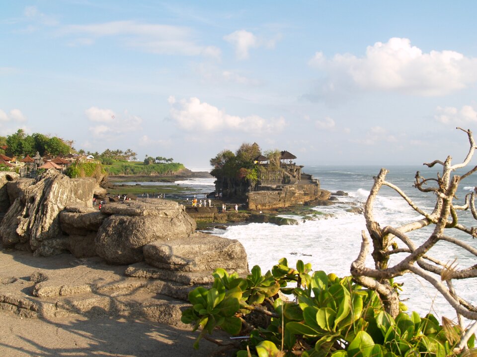 Temple tanah lot rock photo