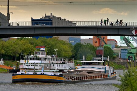 Neckar bridge ship