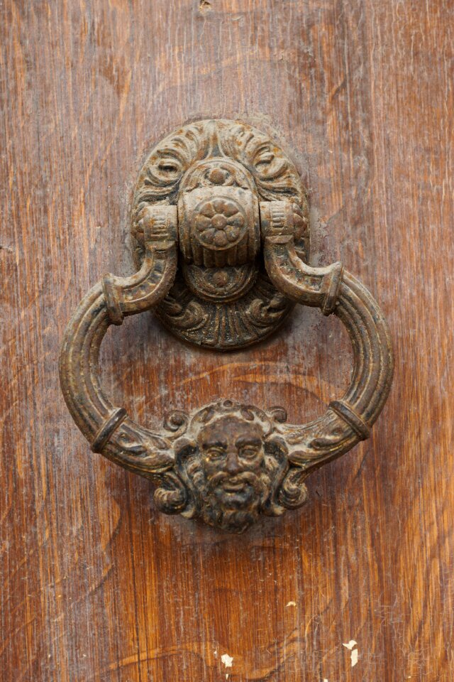 Door flying knocker