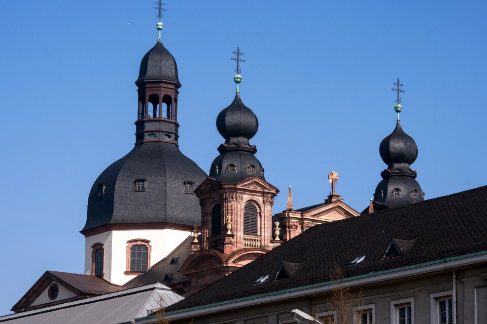 Church details steeple