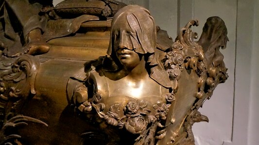 Bronze burial memorial