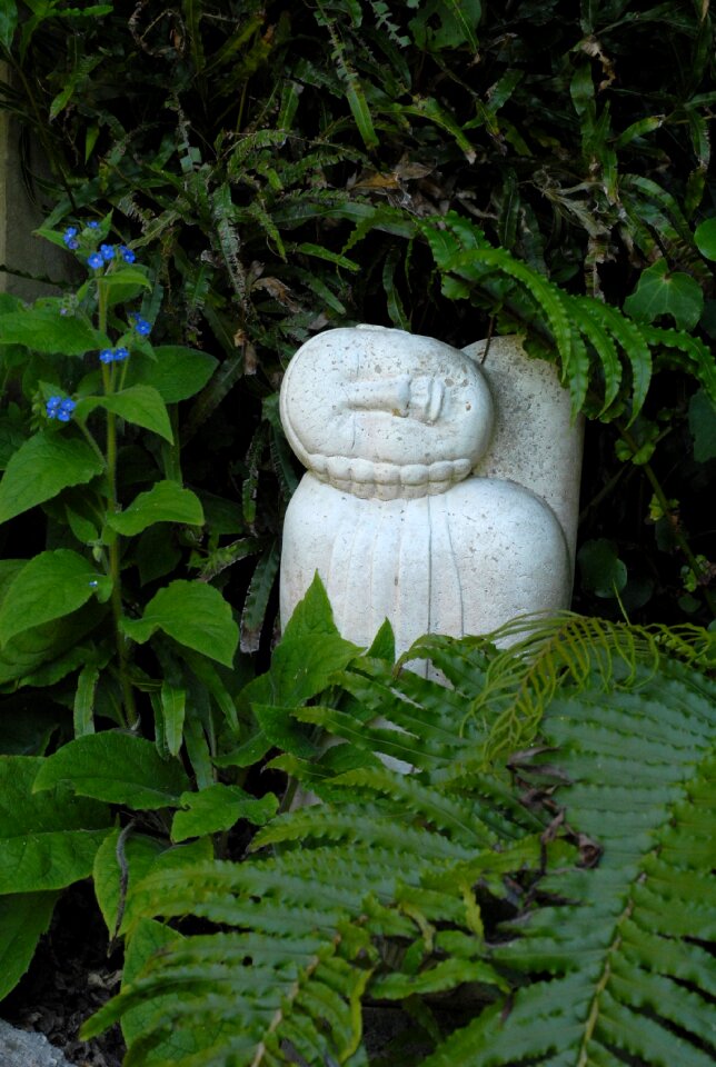 Garden sculpture sculpture