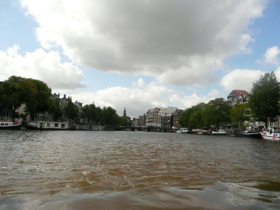 Channel ride crashes amstel