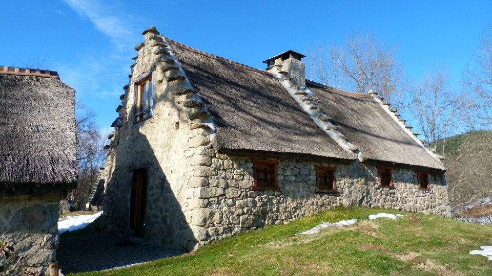 Roofing cottage roofs