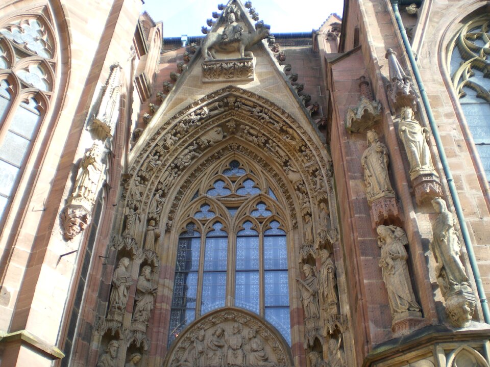 Dom worms church window