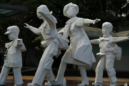 Sculpture zhu ming children