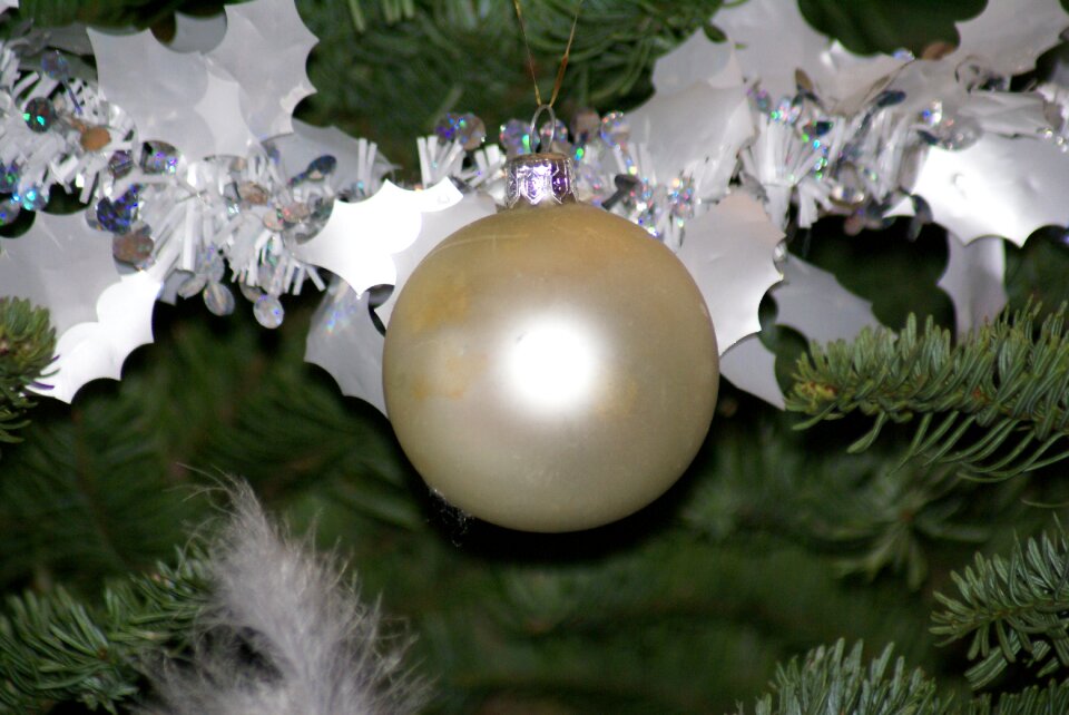 Ball silver white