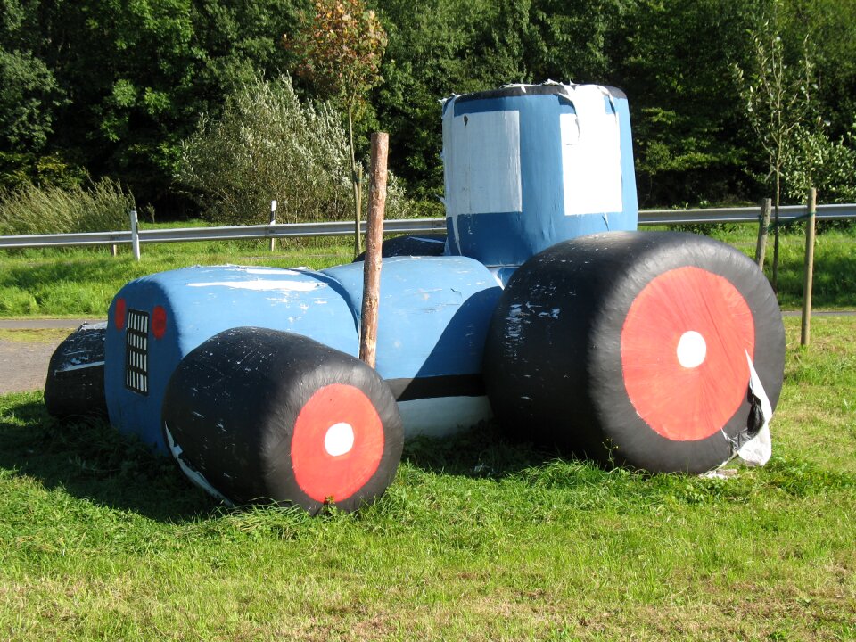 Tractor countryside field maar