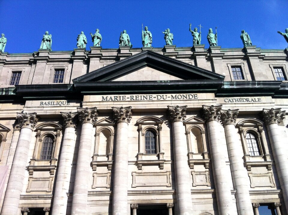 City religion building