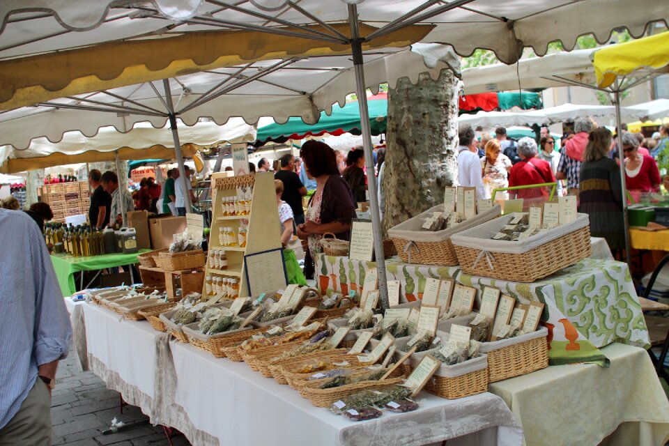 Flower outdoors market