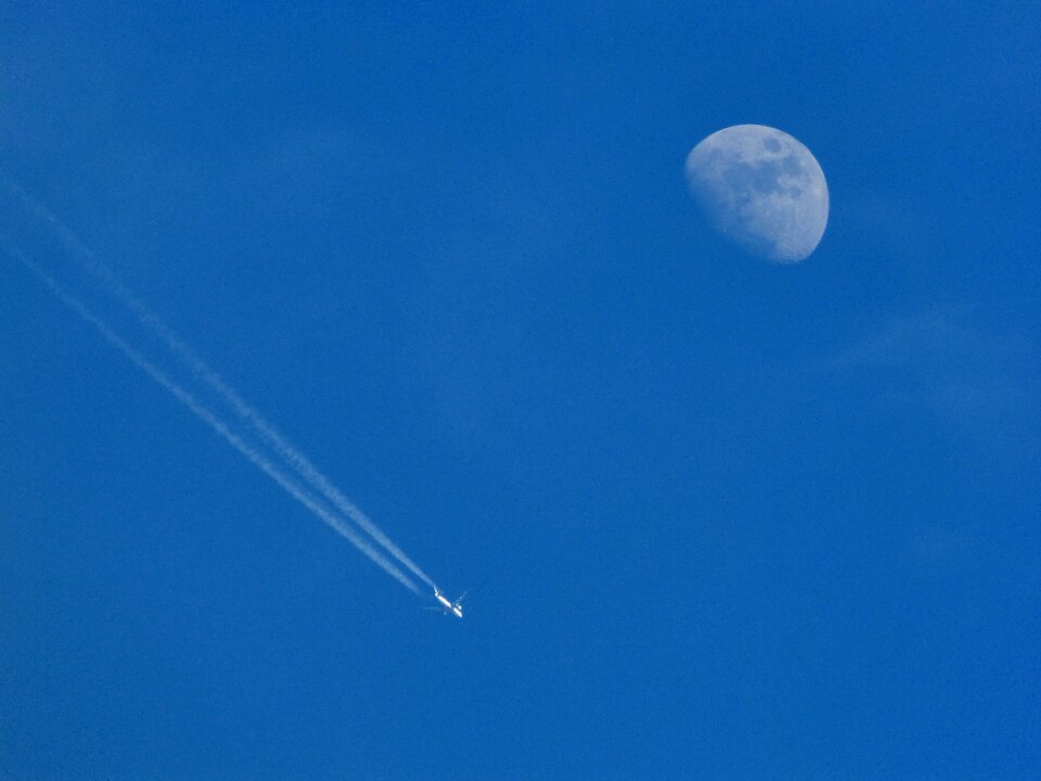 Crater contrail flying photo