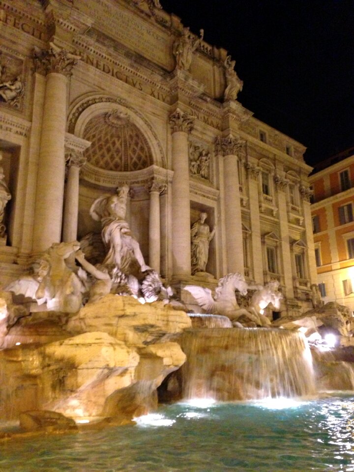 Water fountain sculpture